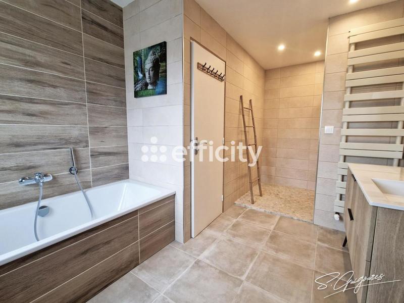 Maison - 224 m² - 9 pièces