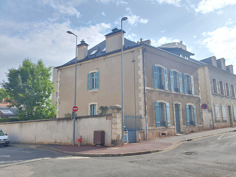 Maison - 232 m² - 10 pièces