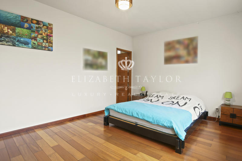 Maison - 450 m² - 11 pièces