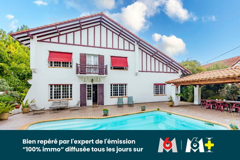 Maison - 279 m² - 9 pièces