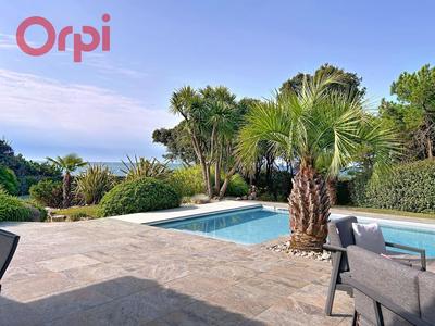 Maison - 210 m² - 6 pièces