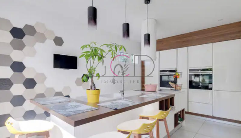 Villa - 180 m² - 7 pièces