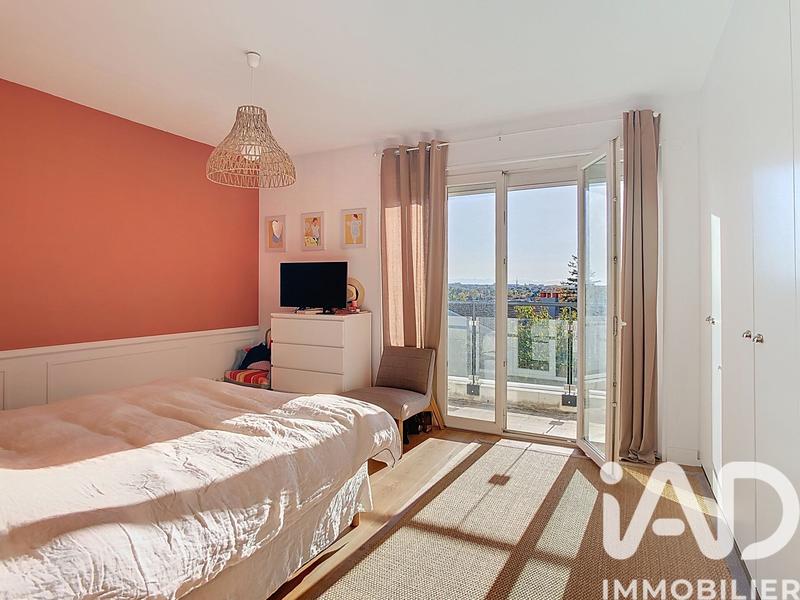 Maison - 230 m² - 8 pièces