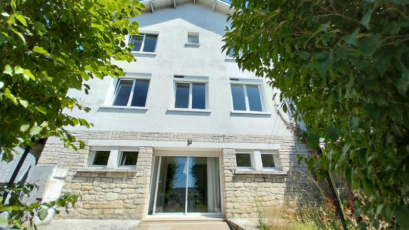 Maison - 198 m² - 8 pièces