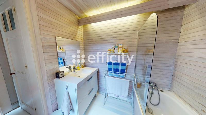 Maison - 296 m² - 12 pièces