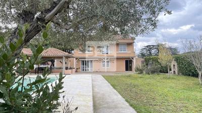 Maison - 171 m² - 6 pièces