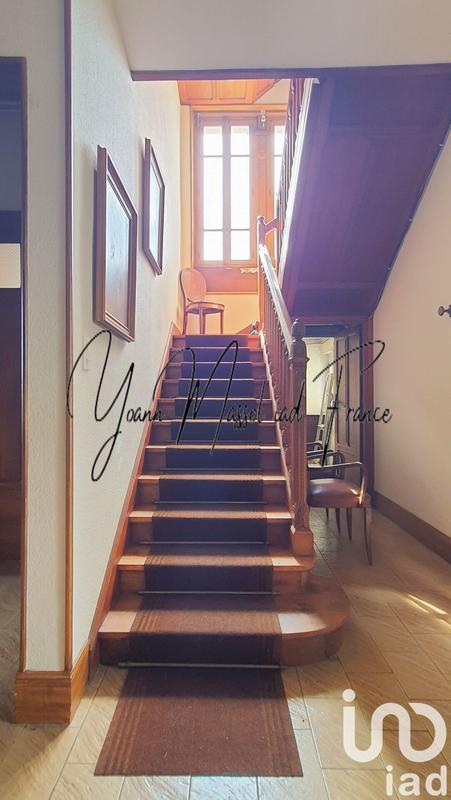 Maison - 233 m² - 9 pièces