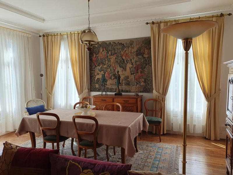 Maison - 222 m² - 8 pièces