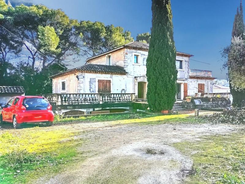 Villa - 247 m² - 9 pièces