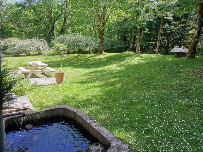 Maison - 360 m² - 8 pièces