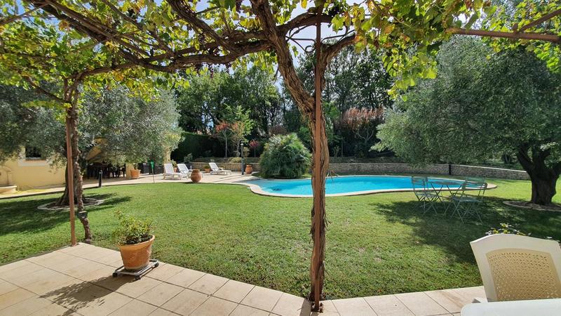 Maison - 200 m² - 8 pièces