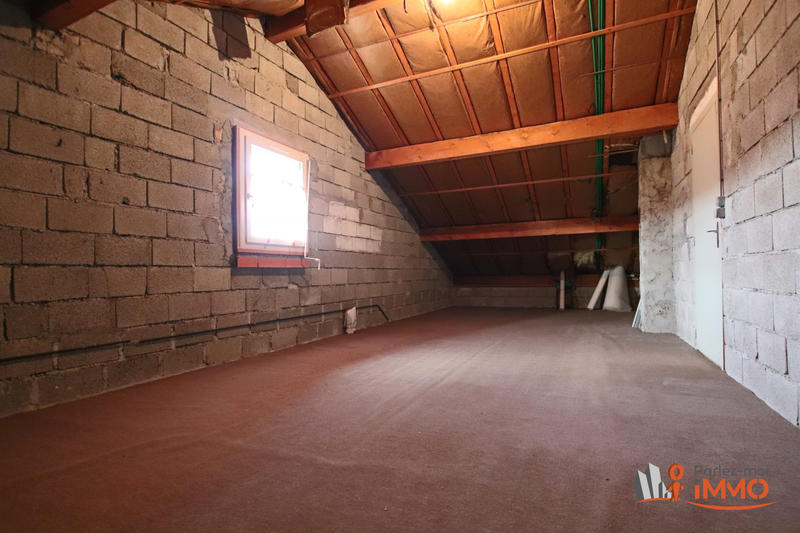 Maison - 90 m² - 8 pièces