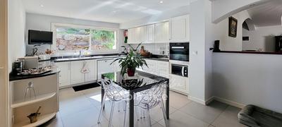 Villa - 215 m² - 6 pièces