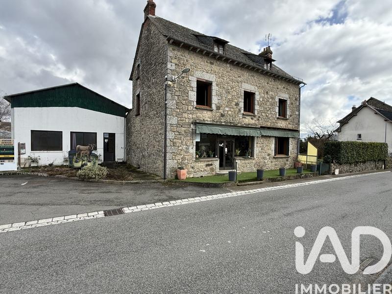 Maison - 273 m² - 9 pièces