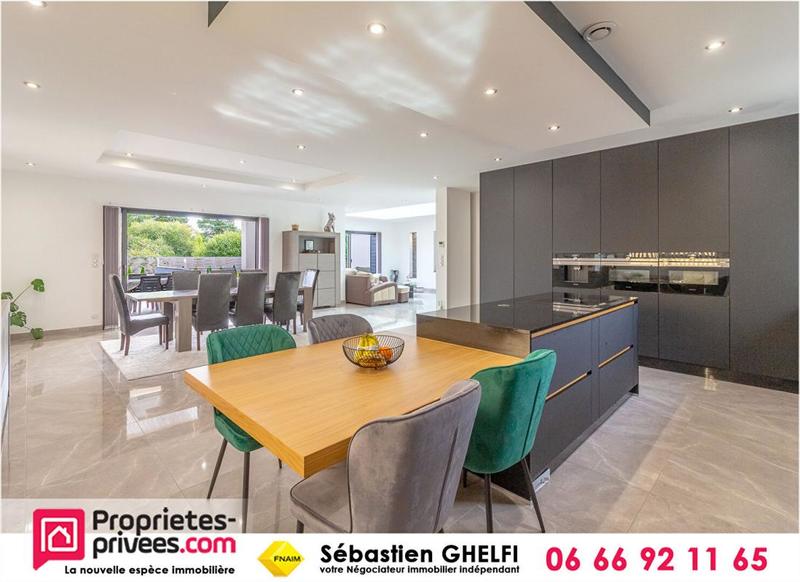 Maison - 207 m² - 7 pièces