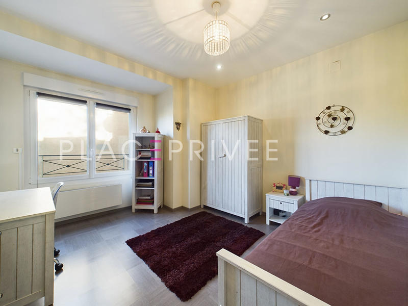 Maison - 185 m² - 7 pièces