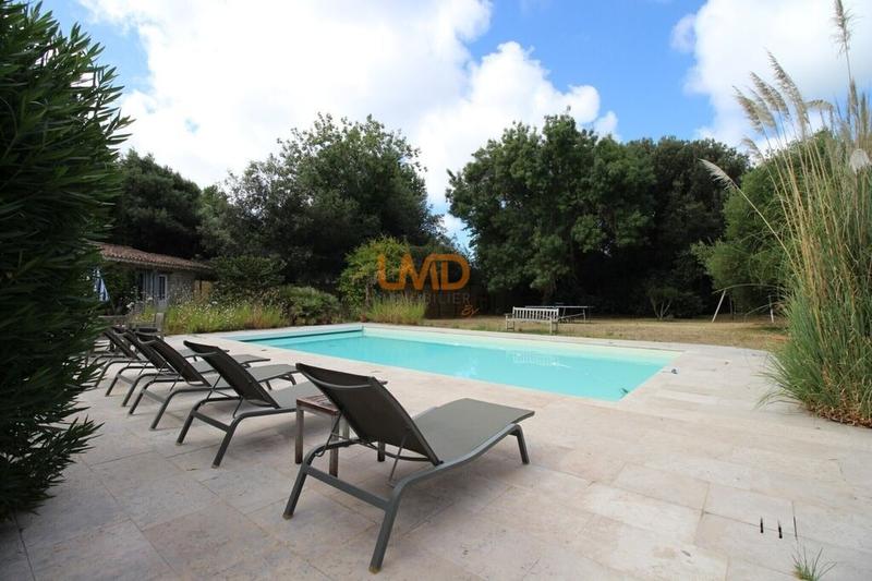 Maison - 216 m² - 8 pièces