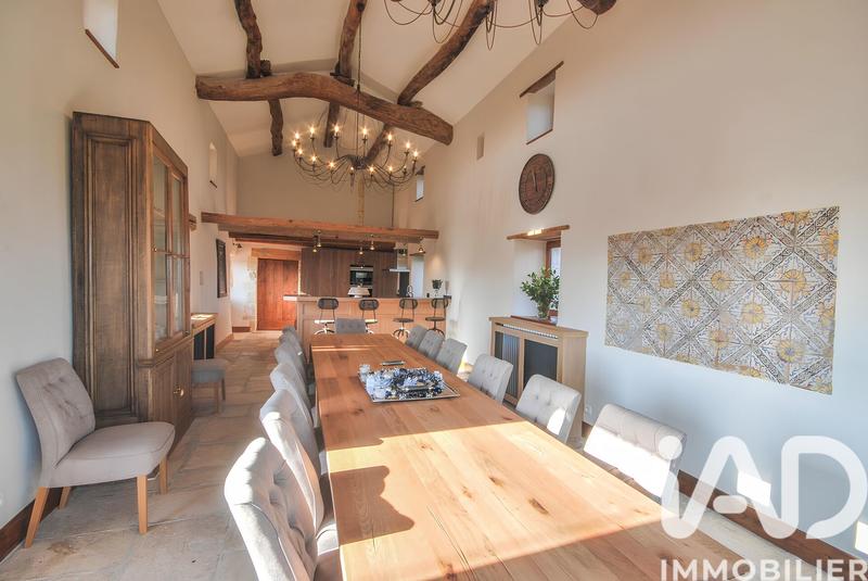 Maison - 910 m² - 20 pièces