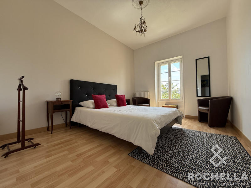 Maison ancienne - 305 m² - 11 pièces