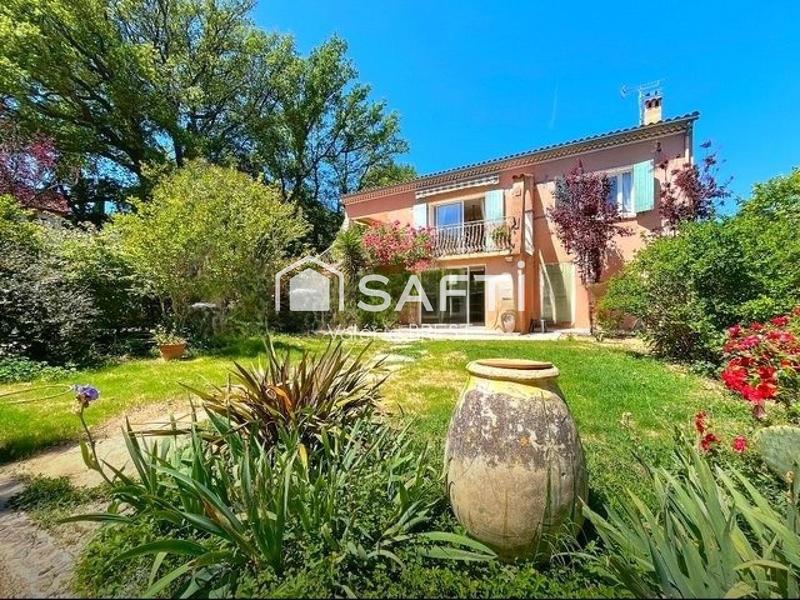 Maison - 220 m² - 9 pièces