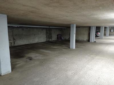 Parking / Garage