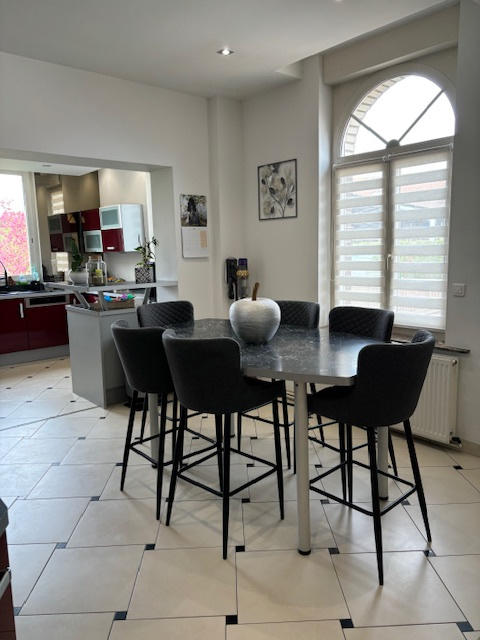 Maison - 285 m² - 8 pièces