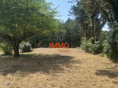 Terrain constructible - 900 m²