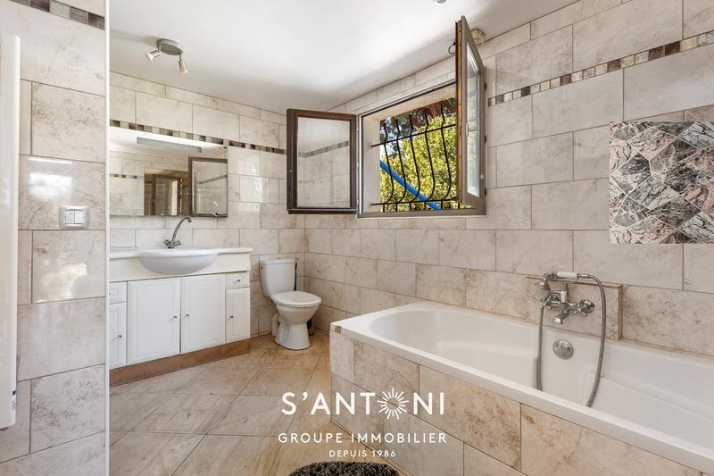 Maison - 276 m² - 6 pièces