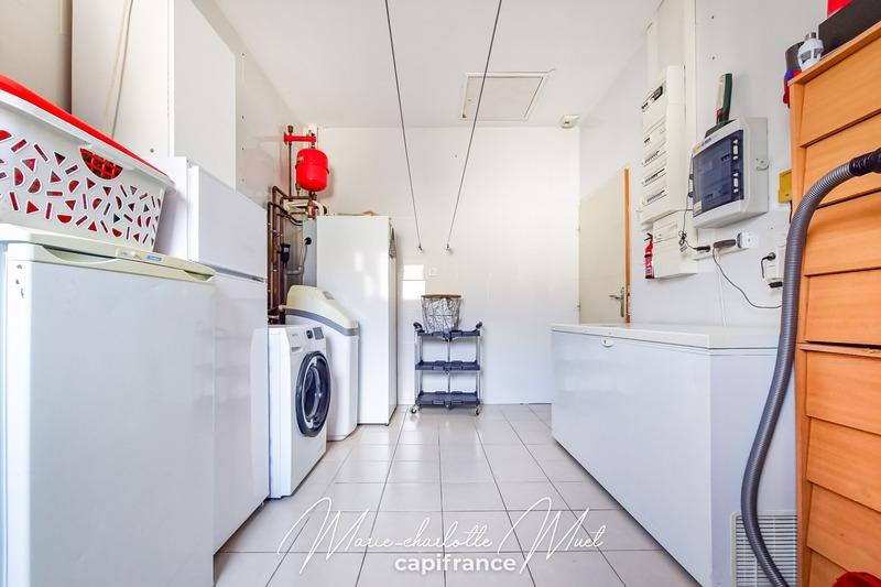 Maison - 220 m² - 6 pièces