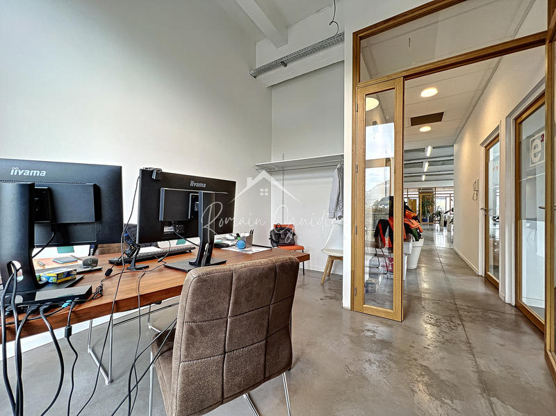 Loft - 311 m² - 8 pièces