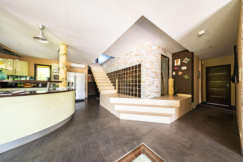 Maison - 230 m² - 8 pièces