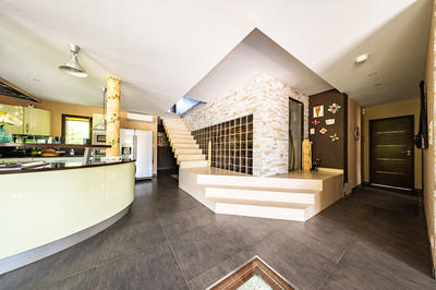 Maison - 230 m² - 8 pièces