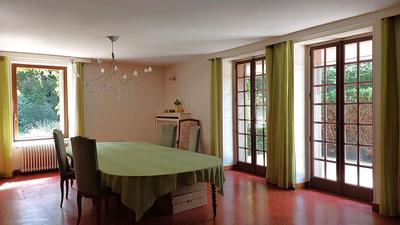 Maison - 331 m² - 10 pièces