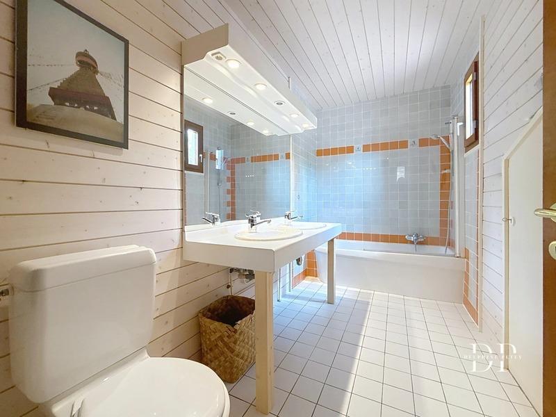 Maison - 259 m² - 5 pièces