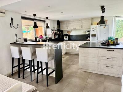 Maison - 250 m² - 8 pièces