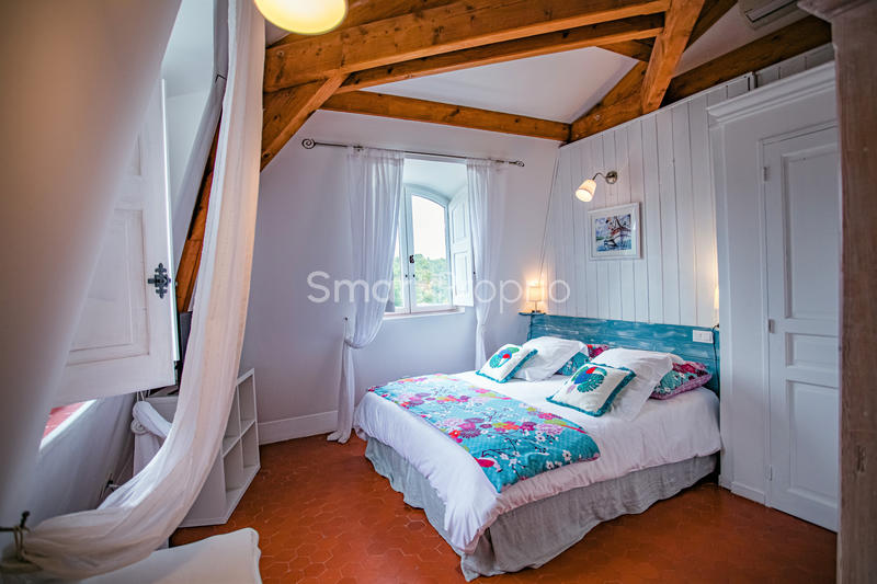 Propriété - 350 m² - 9 pièces