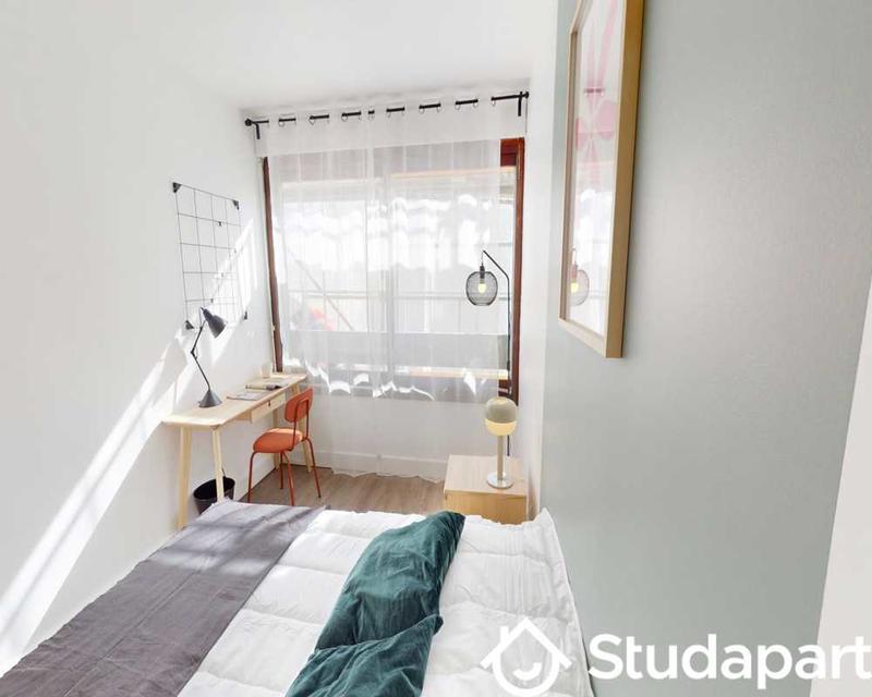 Chambre - 90 m² - 1 pièce