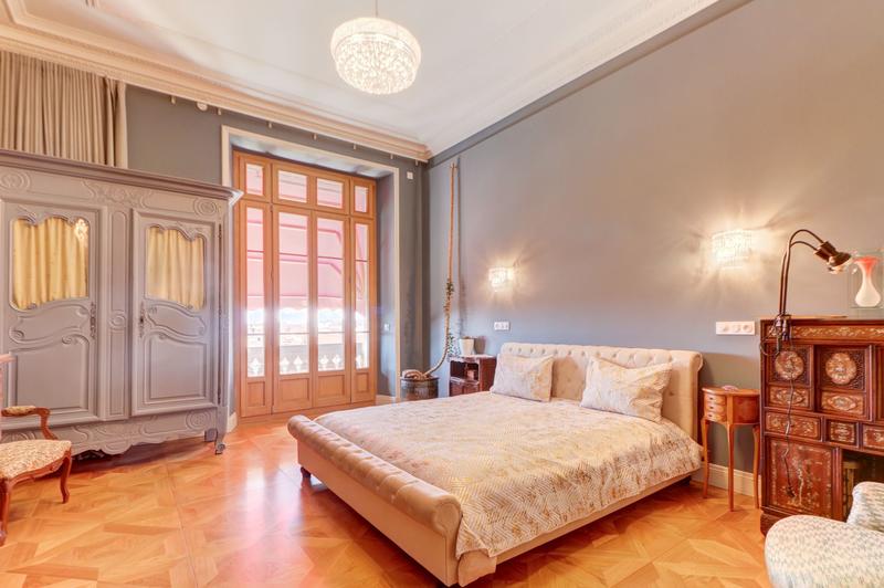 Appartement - 253 m² - 5 pièces