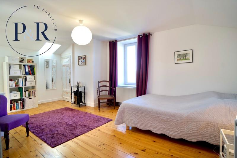 Maison - 222 m² - 8 pièces