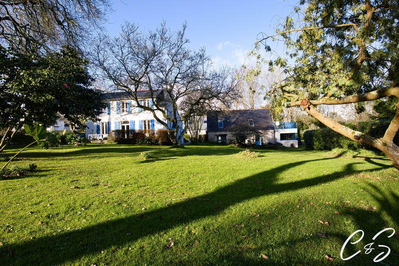 Maison ancienne - 335 m² - 11 pièces