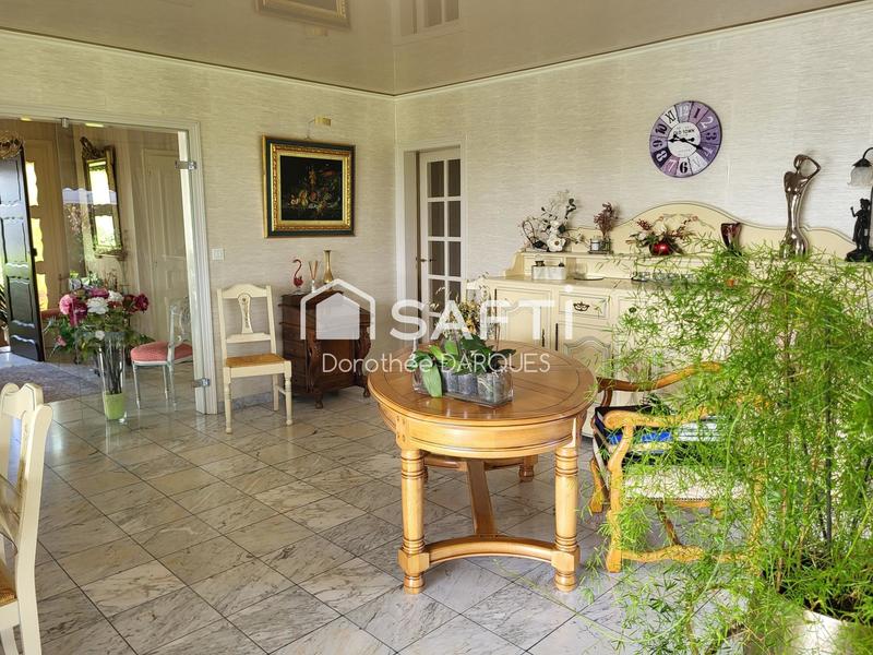 Maison - 213 m² - 7 pièces