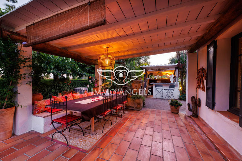 Mas - 575 m² - 21 pièces