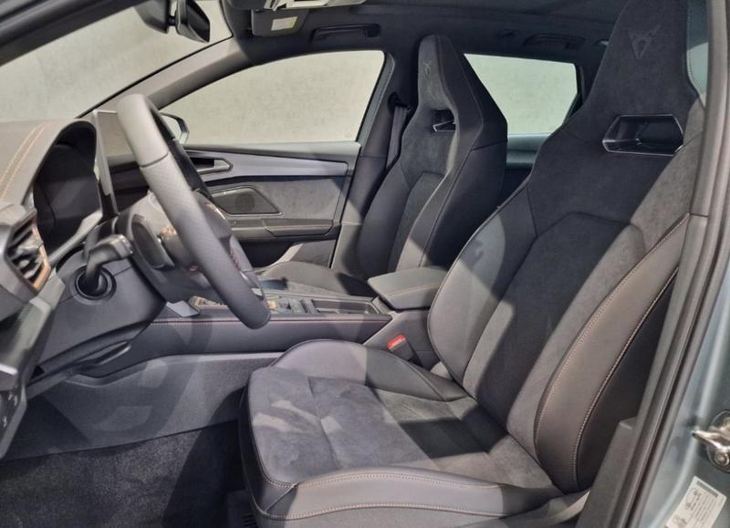 Cupra Leon Sport Tourer 272 Vz Hybrid Rechargeable / Toit Ouvrant Volant Super Caméra de Recul Coffre et Sieges Elec Sennheiser