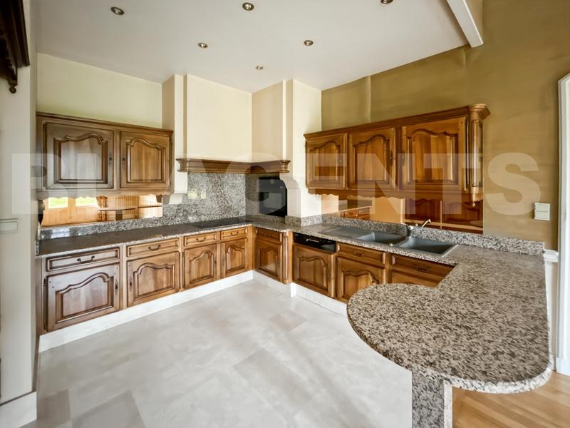 Maison - 336 m² - 10 pièces