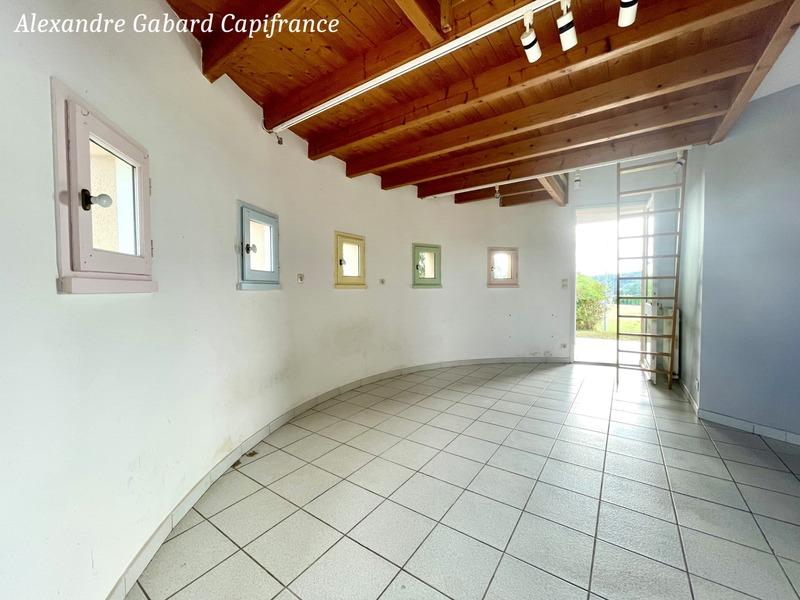Maison - 206 m² - 9 pièces