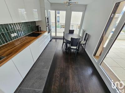 Appartement - 92 m² - 5 pièces