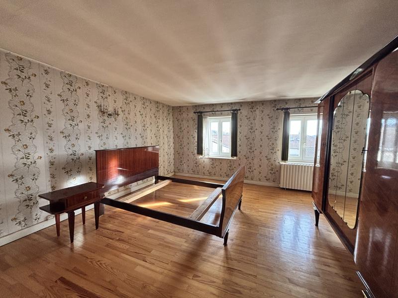 Maison - 180 m² - 9 pièces