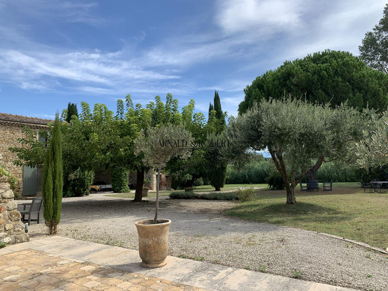 Mas - 519 m² - 12 pièces