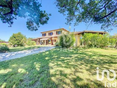 Maison - 242 m² - 9 pièces