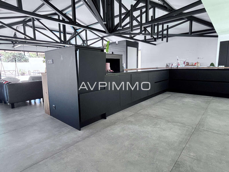 Villa - 415 m² - 6 pièces